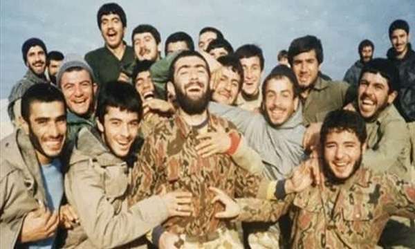 شهید هنرمند در خنداندن و گریاندن رزمندگان